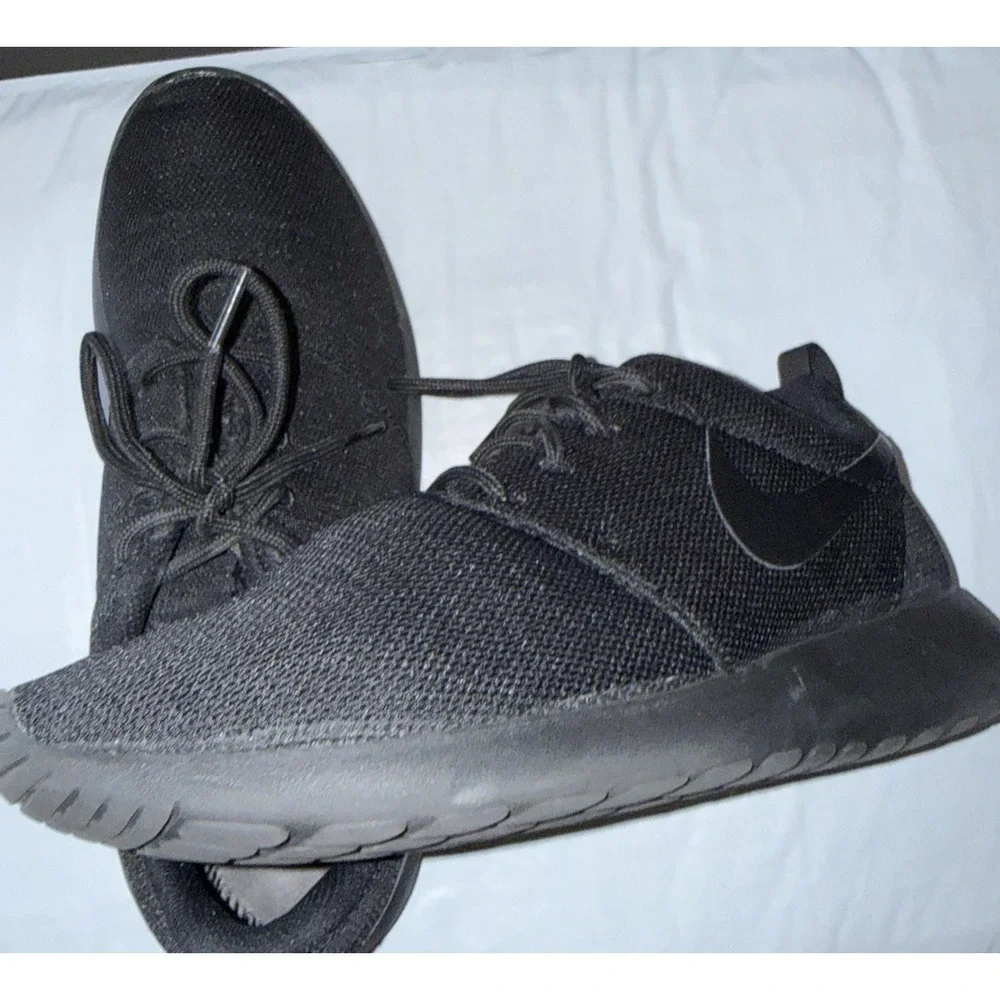 Gently used all black Nikes. US Size 9